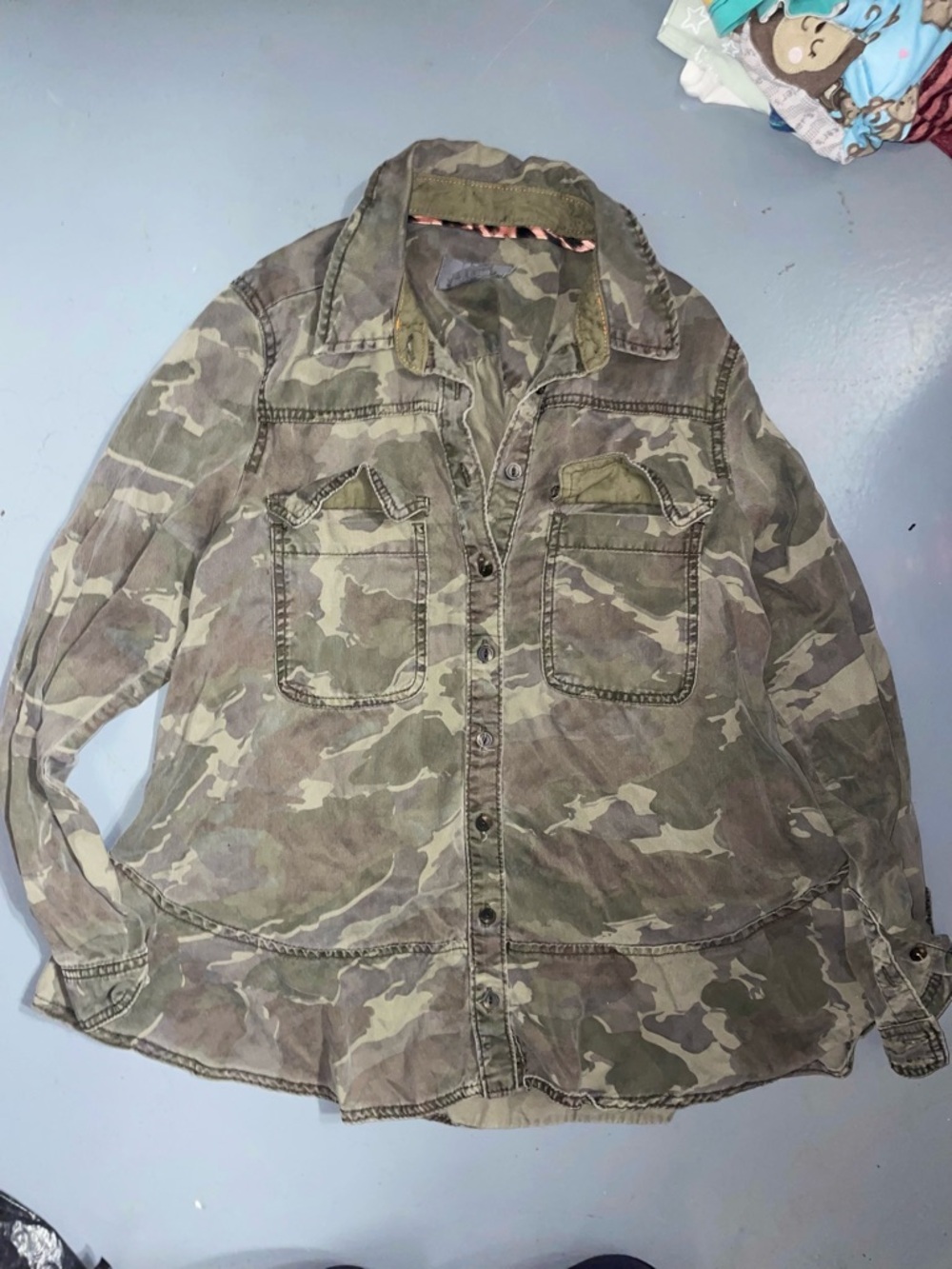 Anthropologie Montana Women’s Ruffle Camouflage Jean Jacket Olive Green Size 4